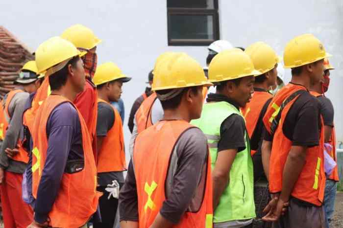 Salary construction manager project education comparison indonesia