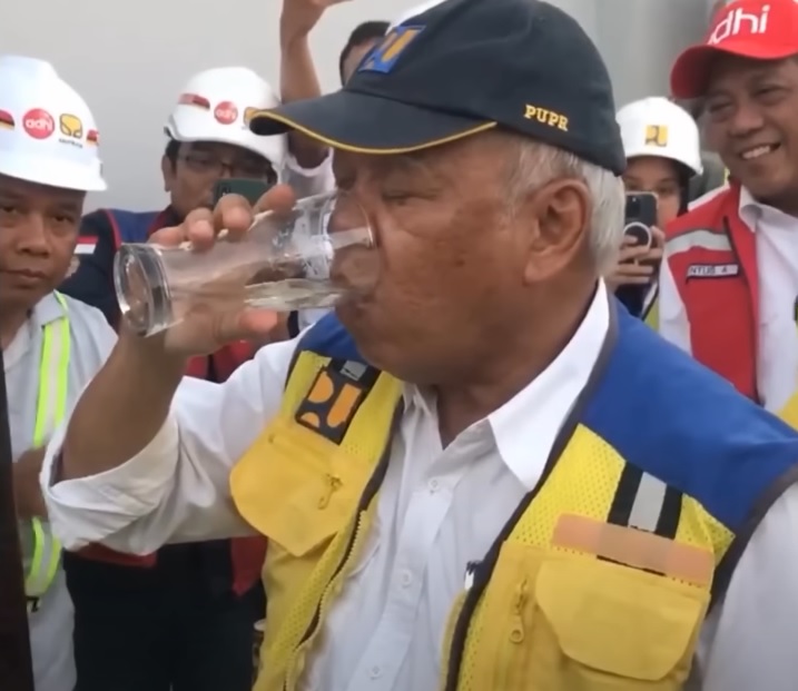 Menteri PUPR uji air minum di ikn