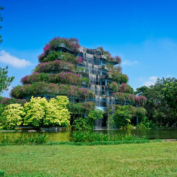 Gedung yang memiliki air terjun