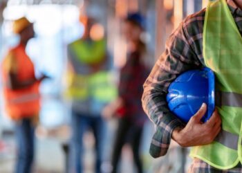 Safety Officer Adalah: Peran Pentingnya Dalam Dunia Kerja