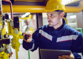 Maintenance engineer adalah