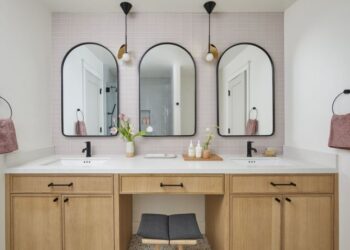 10 rekomendasi model lantai kamar mandi tren 2025