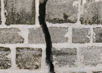 Penyebab dan cara mengatasi retak horizontal pada dinding